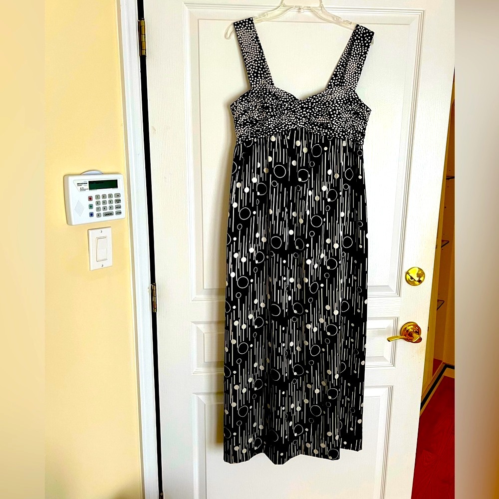 OC by OC Adorable maxi dress built in bra black and white size12 summer dress